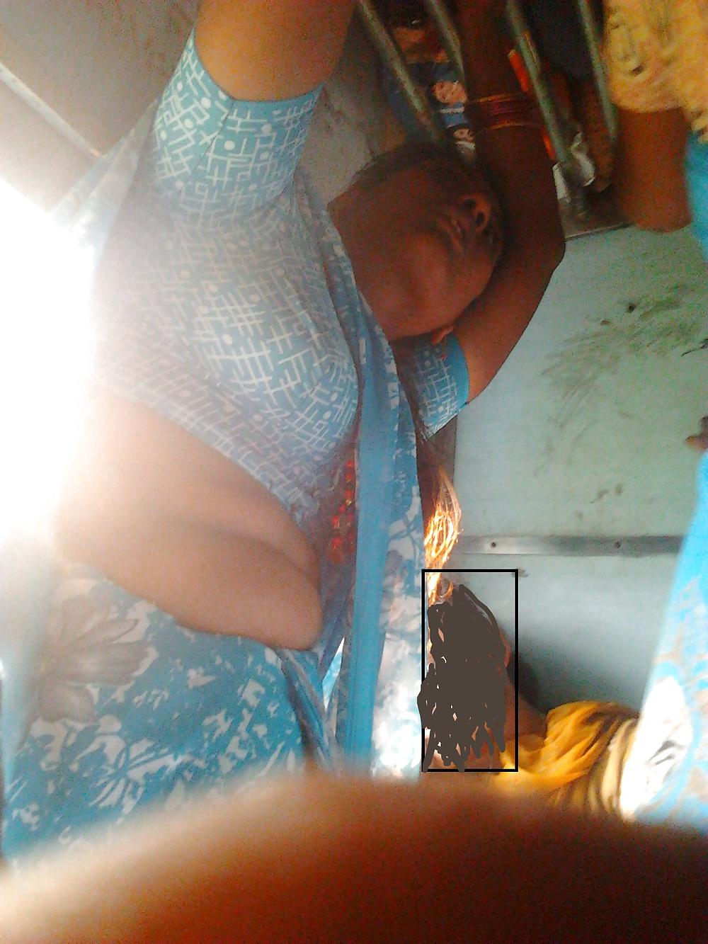 6P Andhara aunty exposing in train