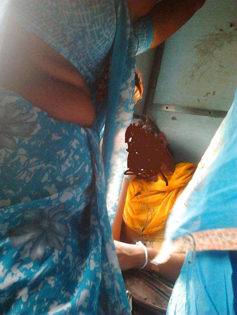 6P Andhara aunty exposing in train