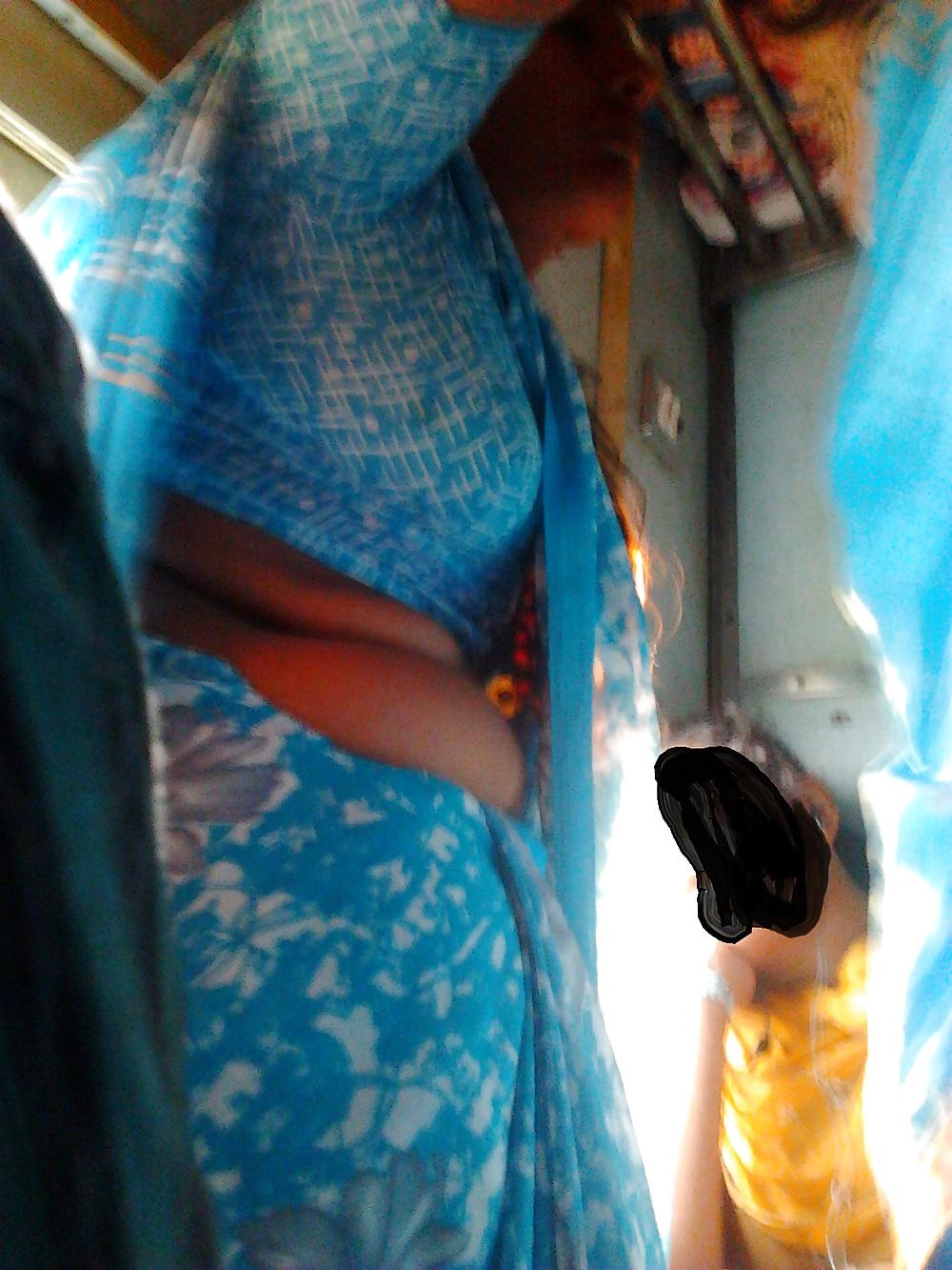 6P Andhara aunty exposing in train