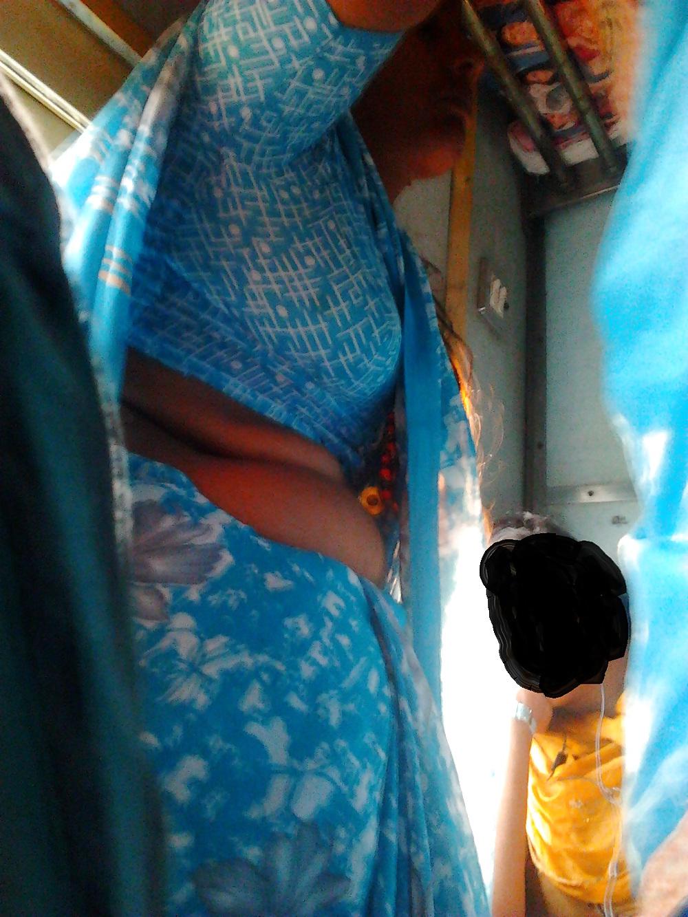 6P Andhara aunty exposing in train