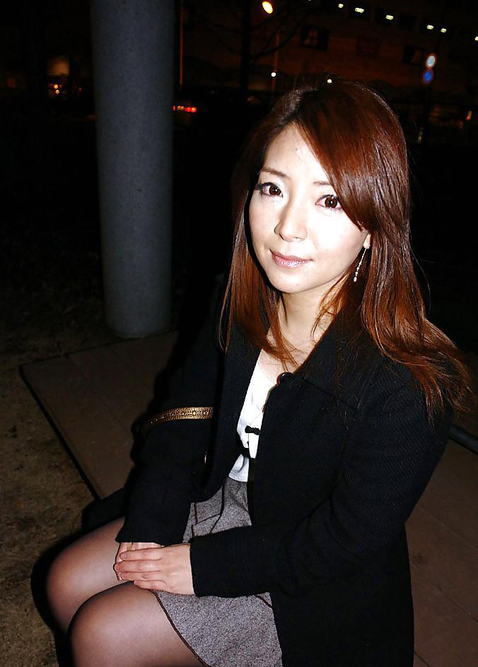 8P Japanese milf flashing in public