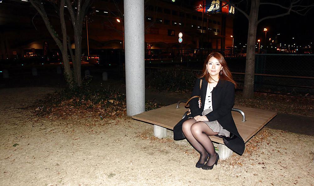 8P Japanese milf flashing in public