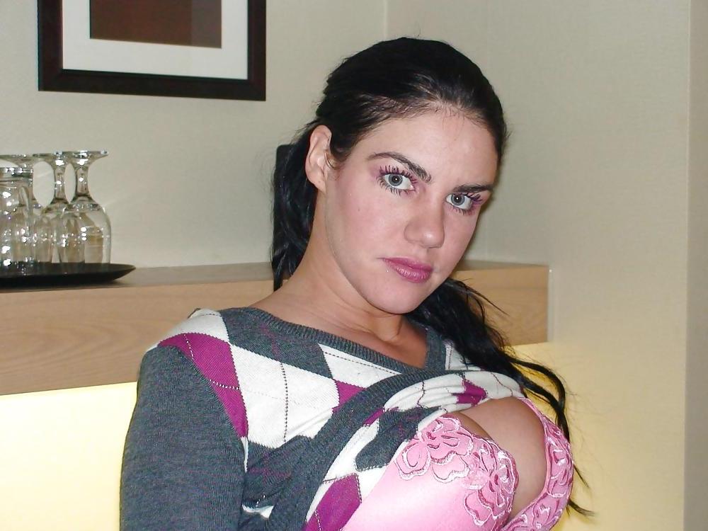 25P A real hot amateur girl.