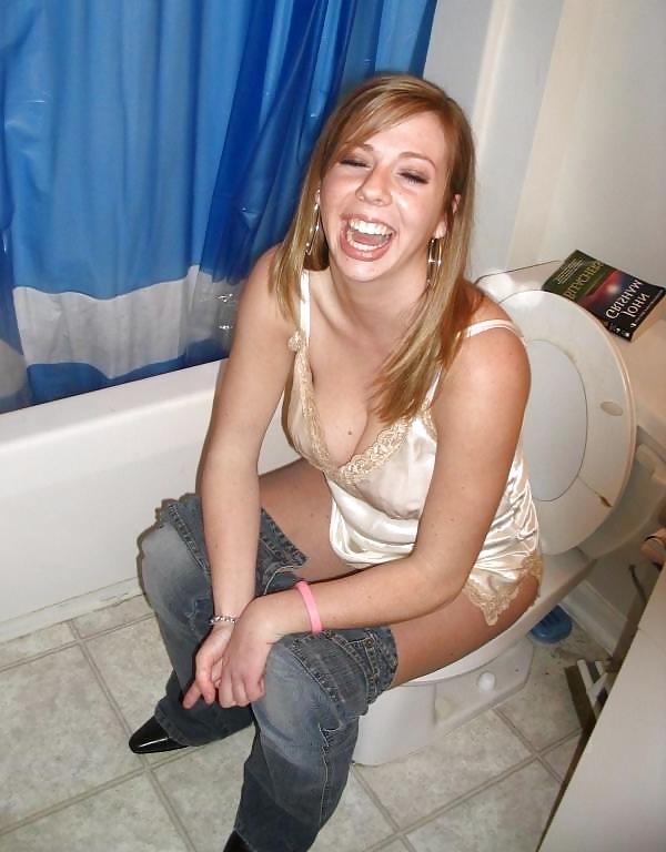 4P Toilet babes