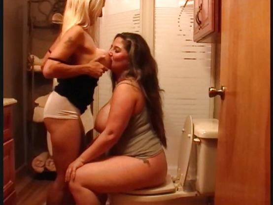 5P Toilet girls