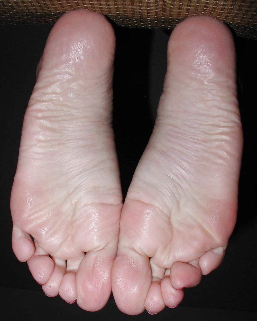 25P Amateur Female Soles 08