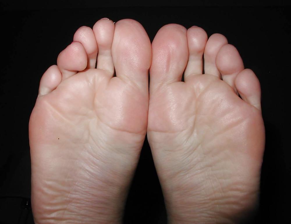 25P Amateur Female Soles 08