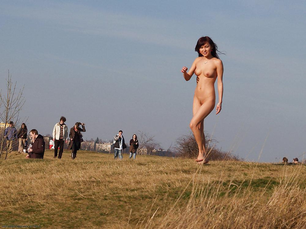 25P Nude in public 2