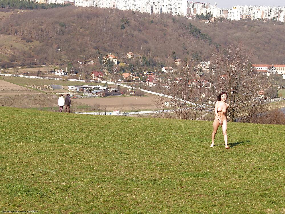 25P Nude in public 2