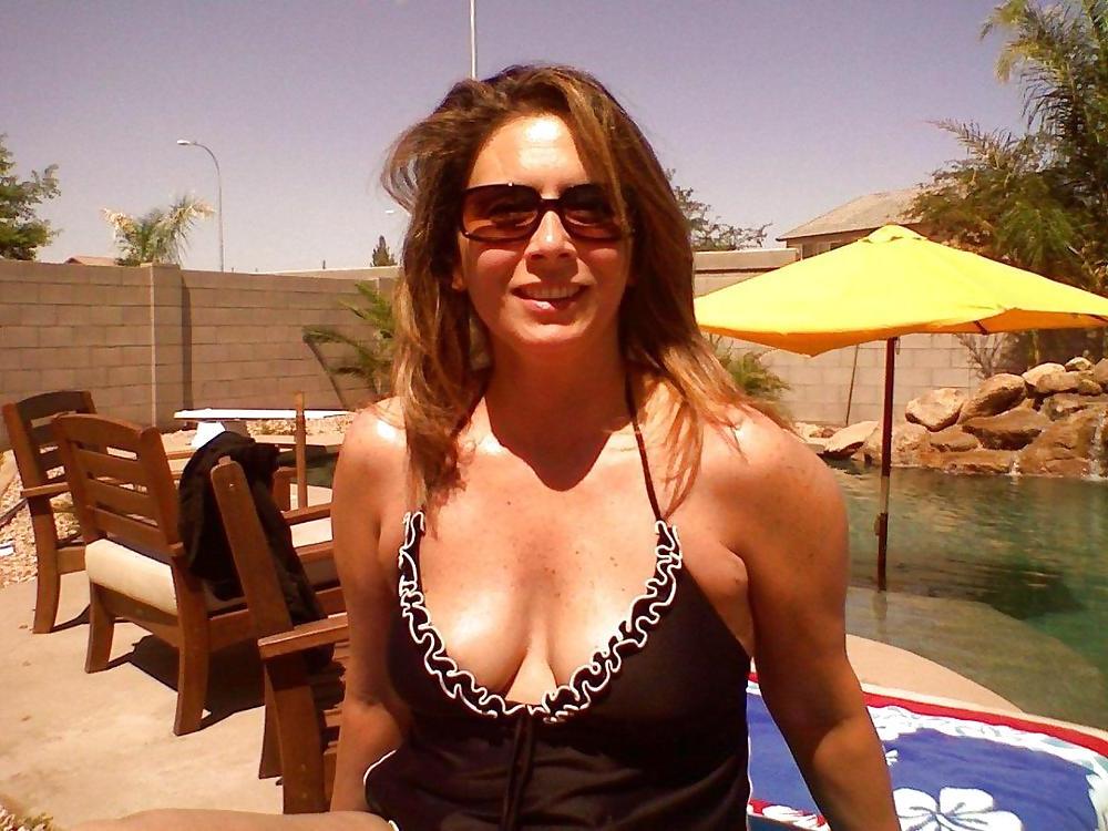14P Chubby Mature Wife