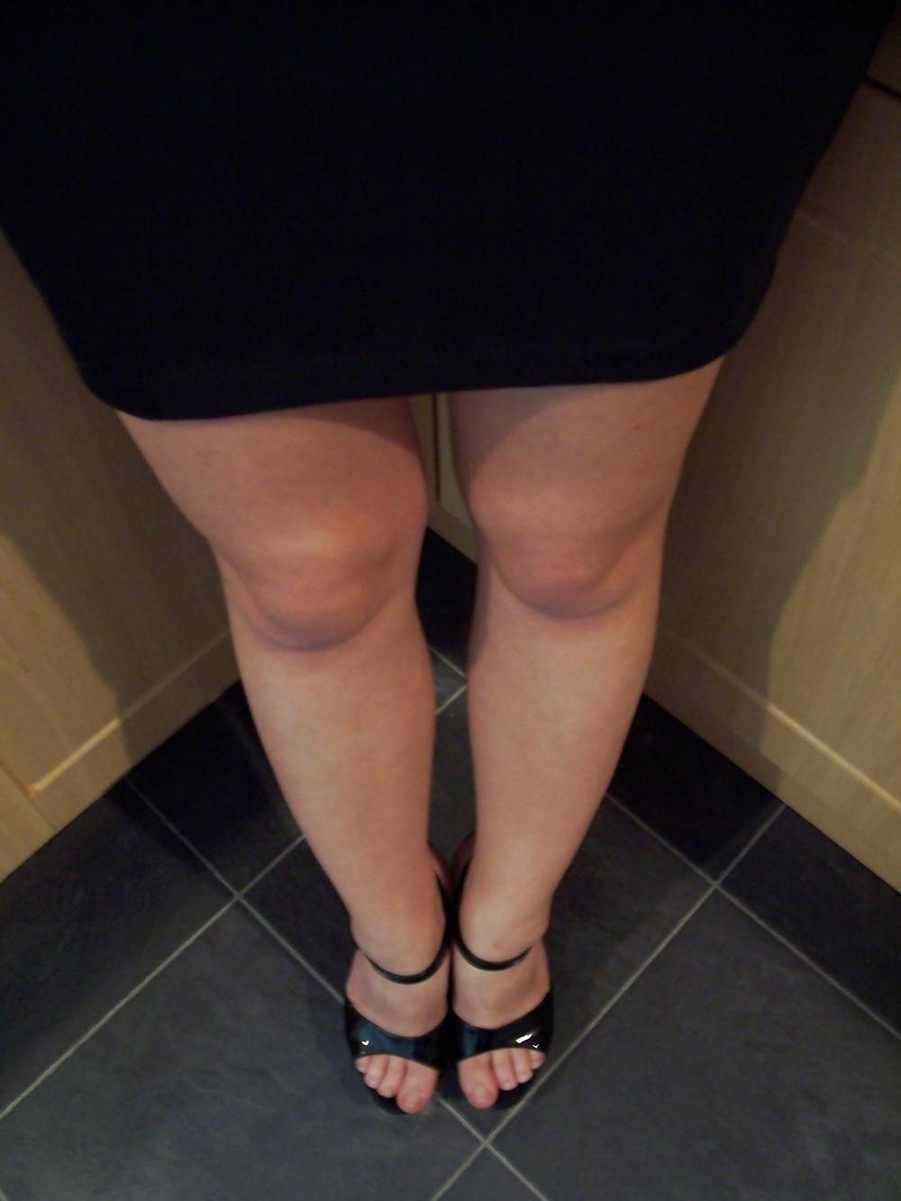 25P Honey B lapdancer feet and more