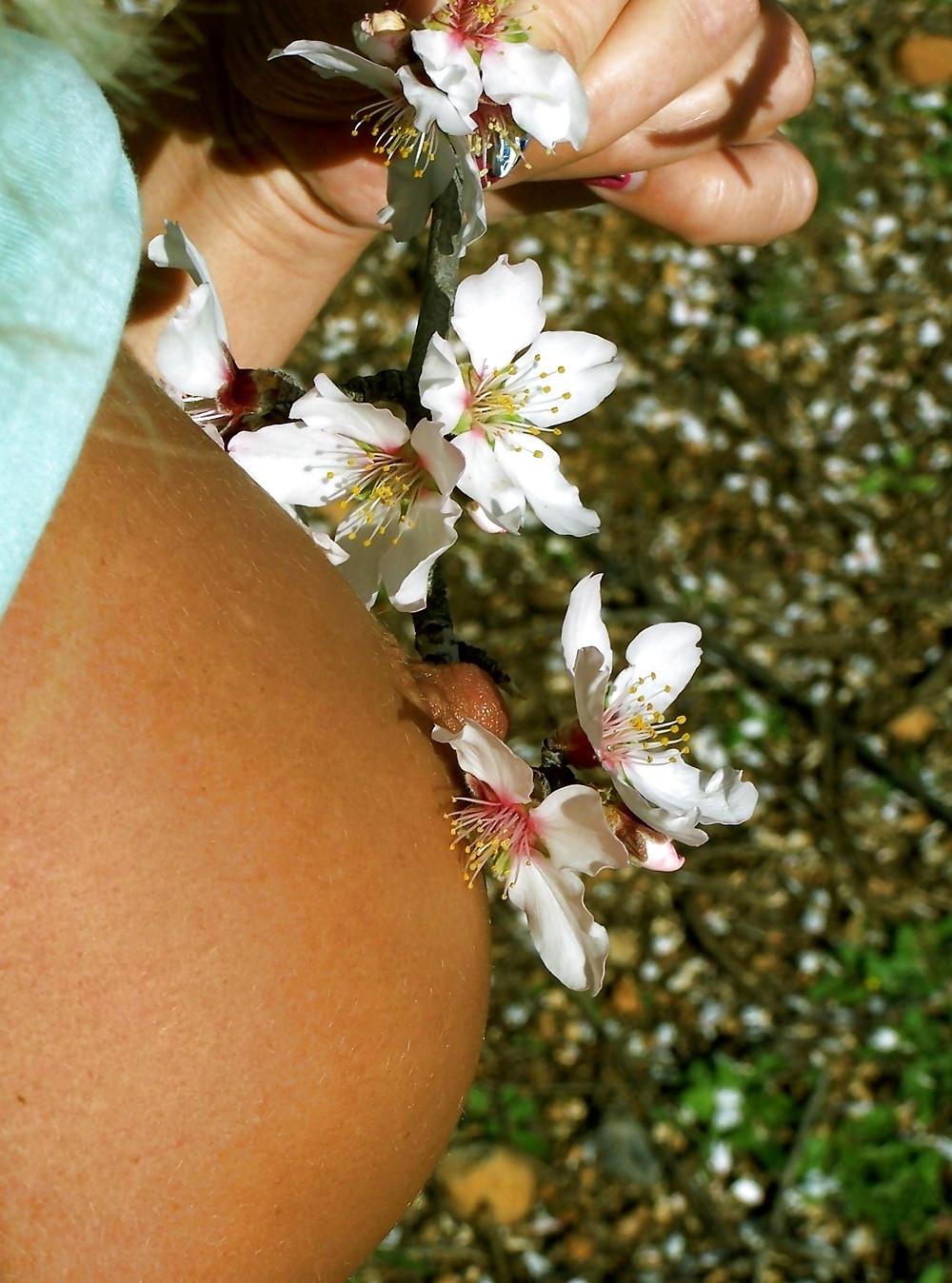 20P German Bitch - Flashing at Nature