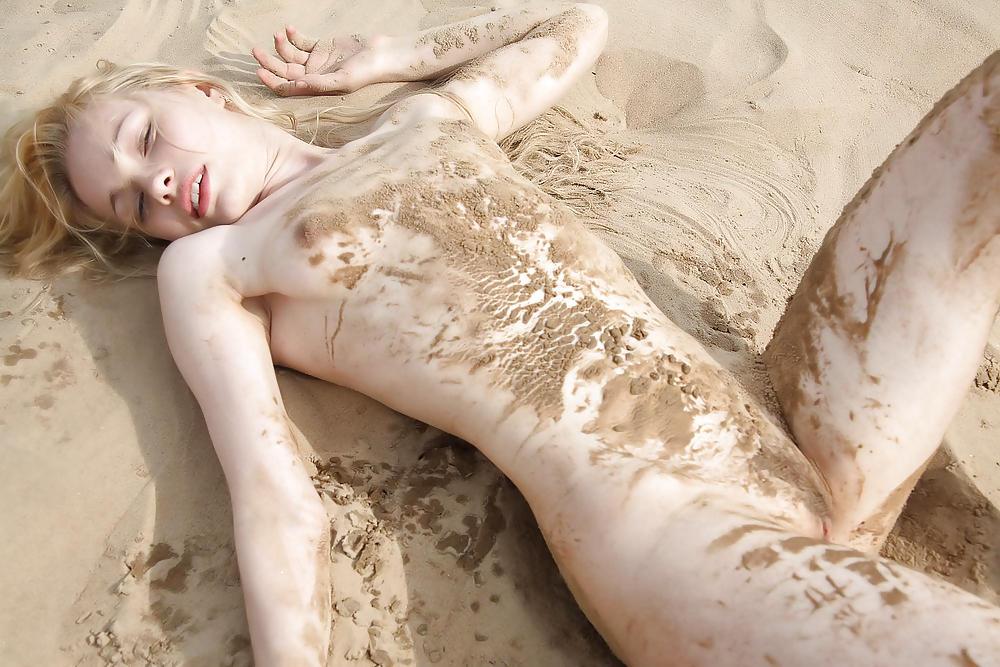 23P Nude Beach Goddess