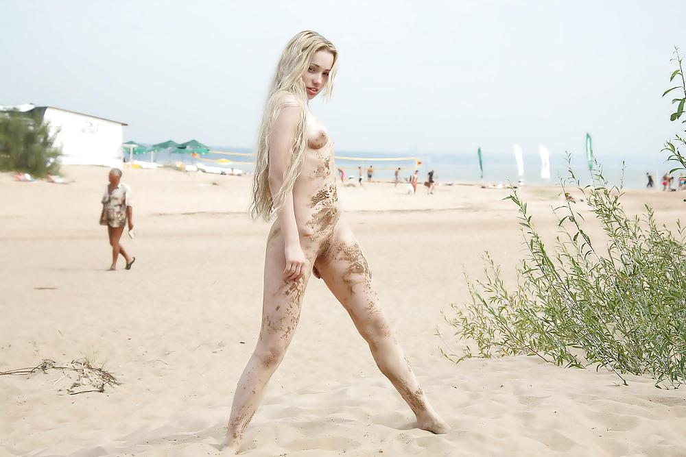 23P Nude Beach Goddess