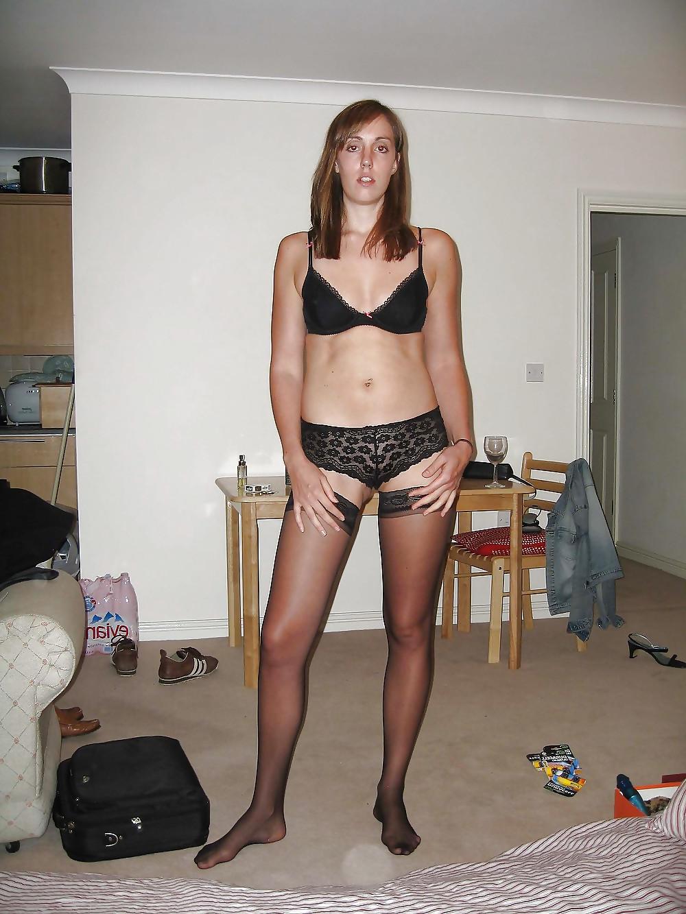 25P Hot British non-nude women....