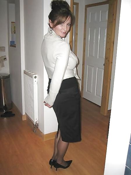 25P Hot British non-nude women....