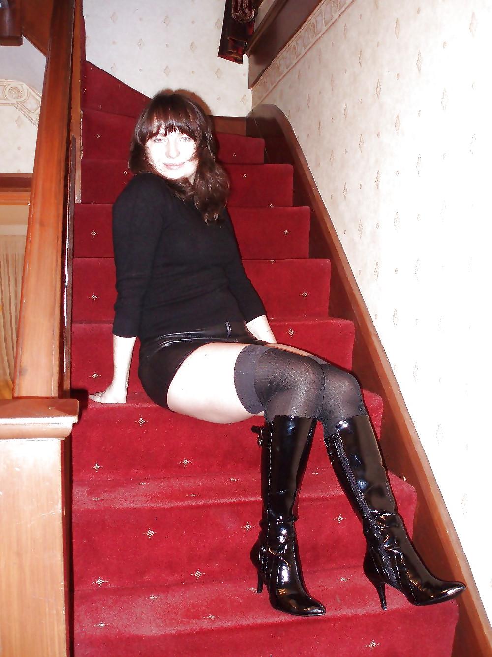 25P Hot British non-nude women....