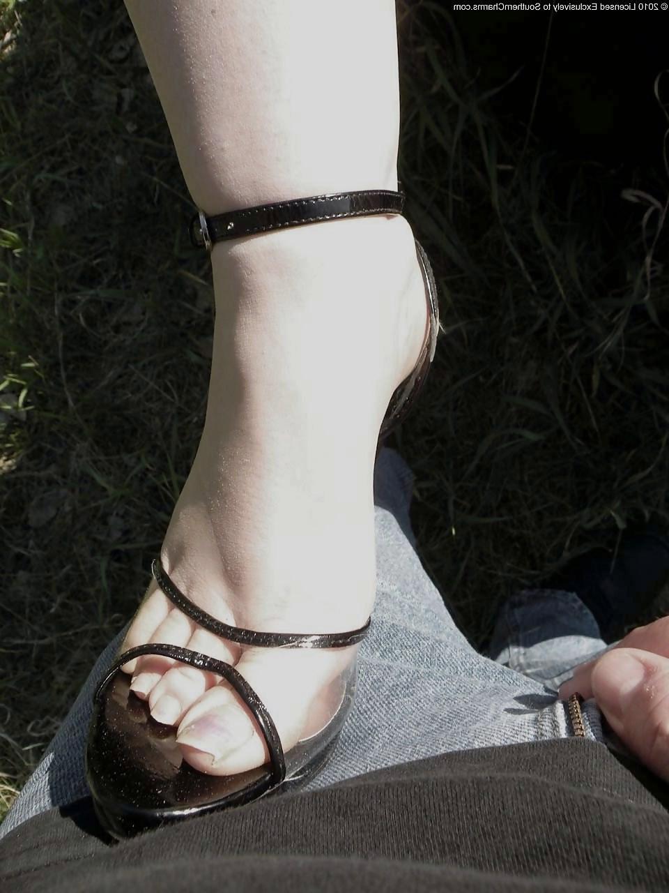 25P Feet of web