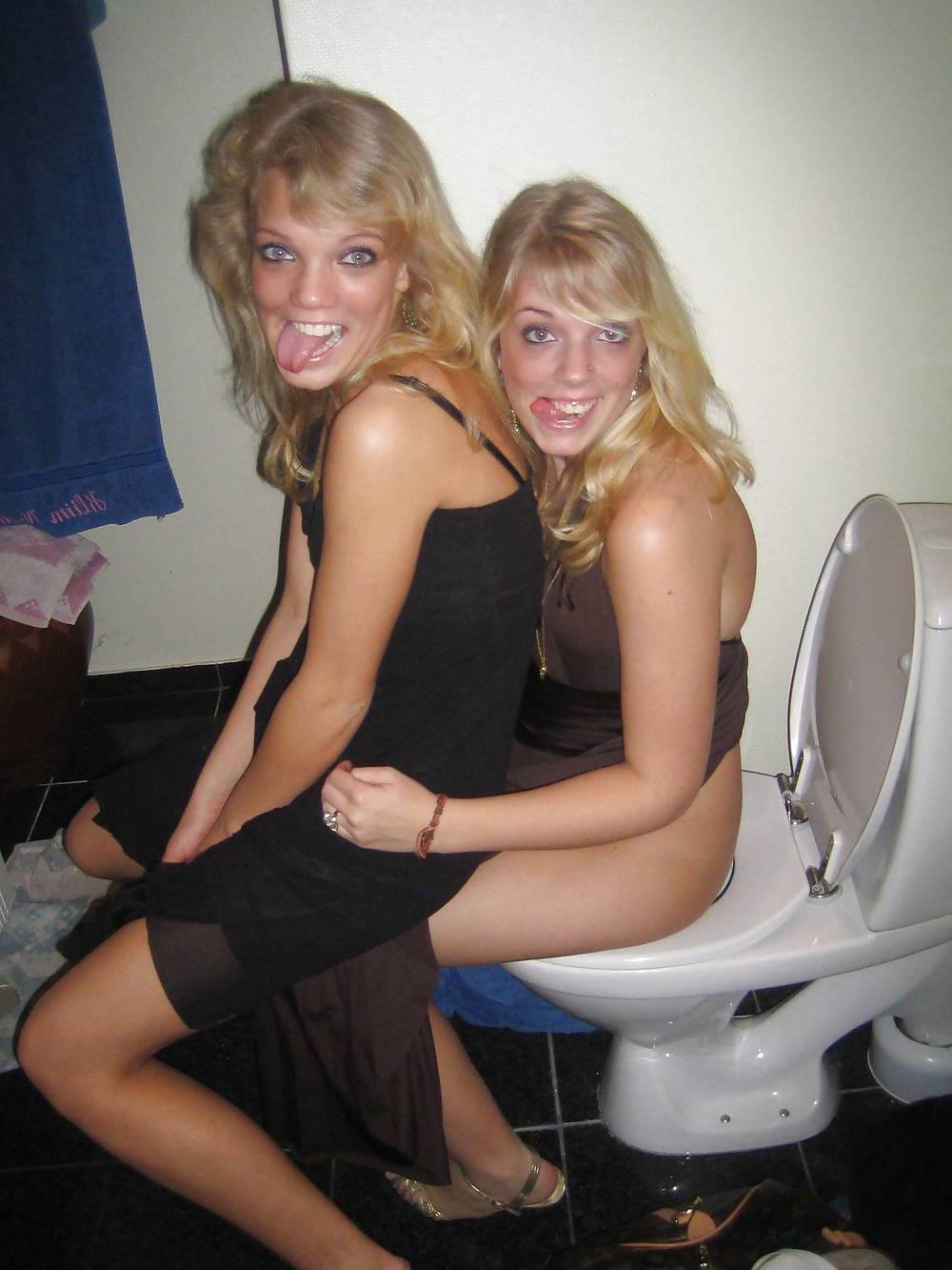 25P Toilet Girls 