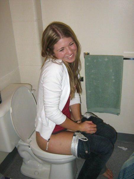 25P Toilet Girls 