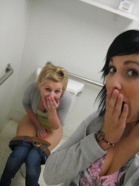 25P Toilet Girls 
