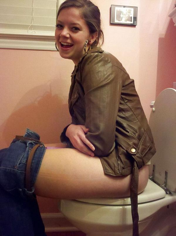 25P Toilet Girls 