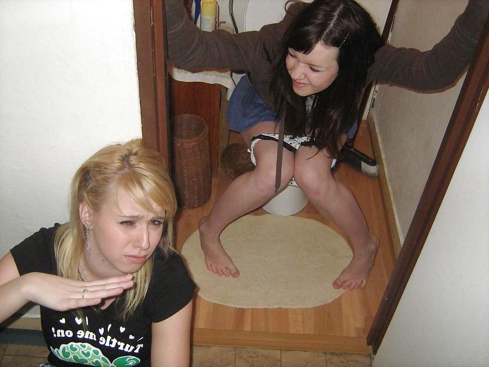 25P Toilet Girls 