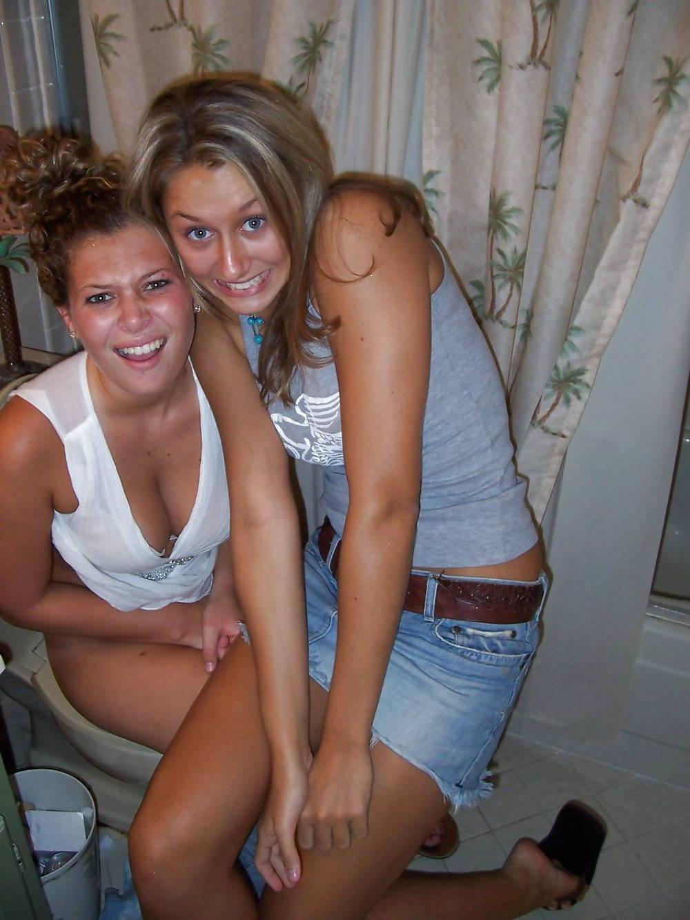 25P Toilet Girls 