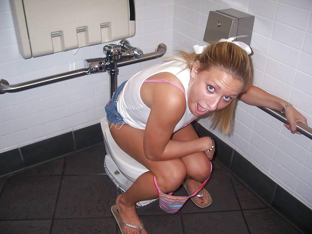 25P Toilet Girls 