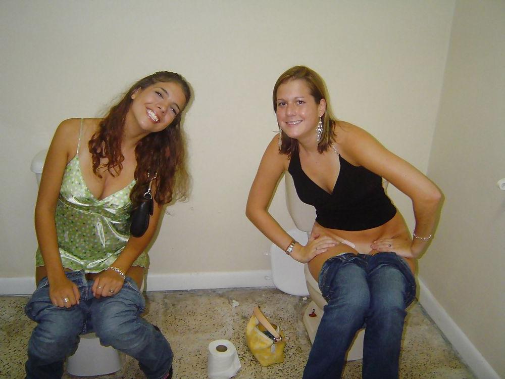 25P Toilet Girls 