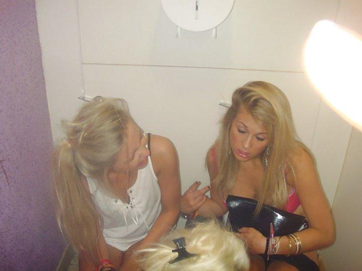 25P Facebook teens on toilet
