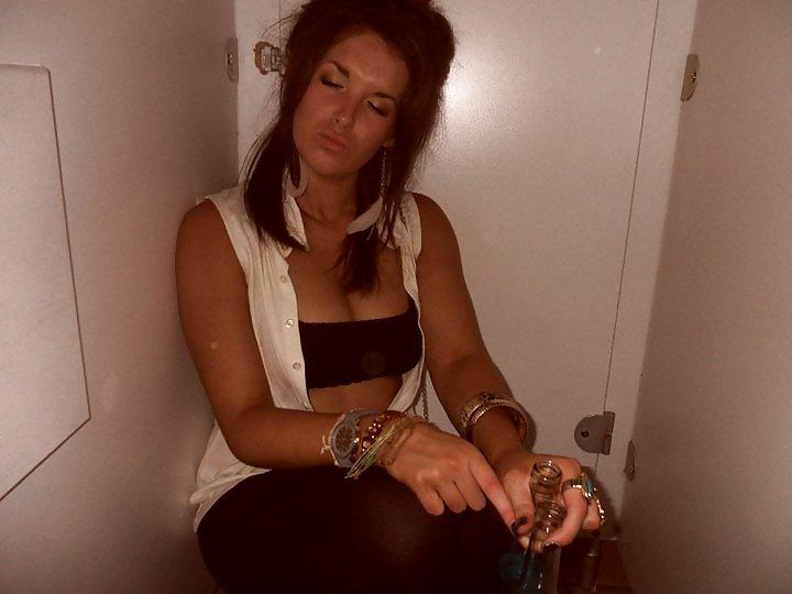 25P Facebook teens on toilet