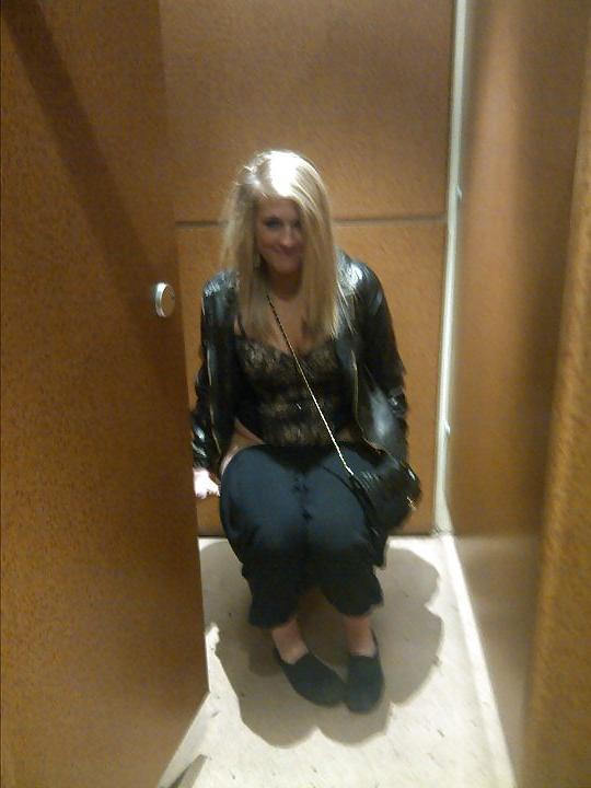 25P Facebook teens on toilet