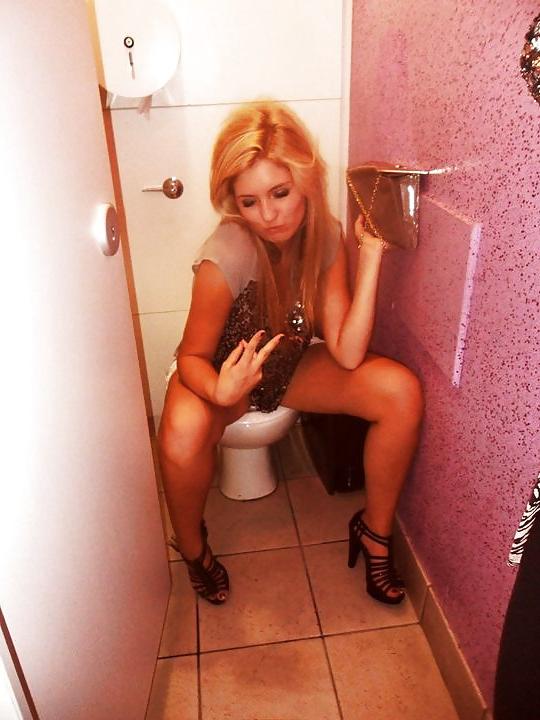 25P Facebook teens on toilet
