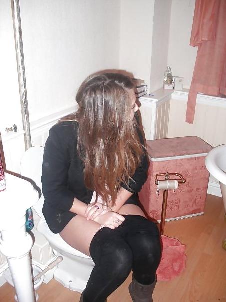 25P Facebook teens on toilet