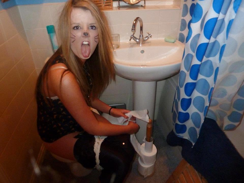 25P Facebook teens on toilet