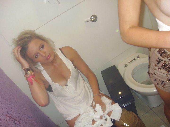 25P Facebook teens on toilet