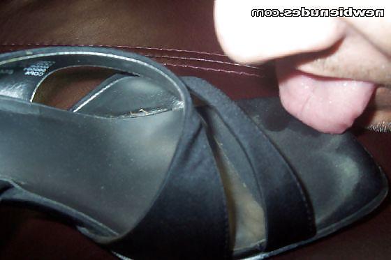 23P Jerking off on heels and pictures of feet
