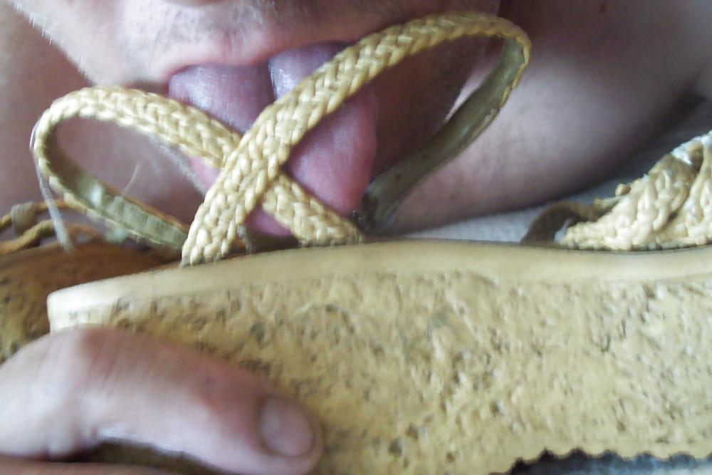 23P Jerking off on heels and pictures of feet