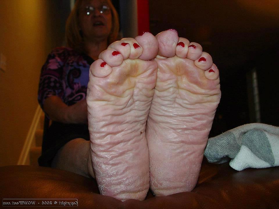 25P Mature feet from FB