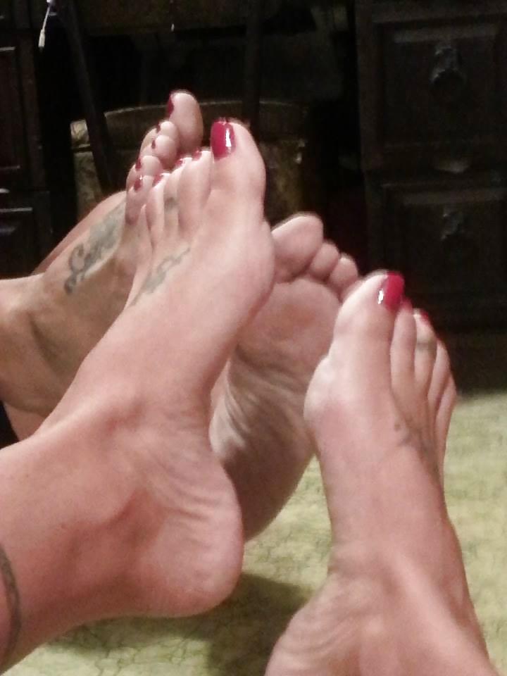 25P Mature feet from FB