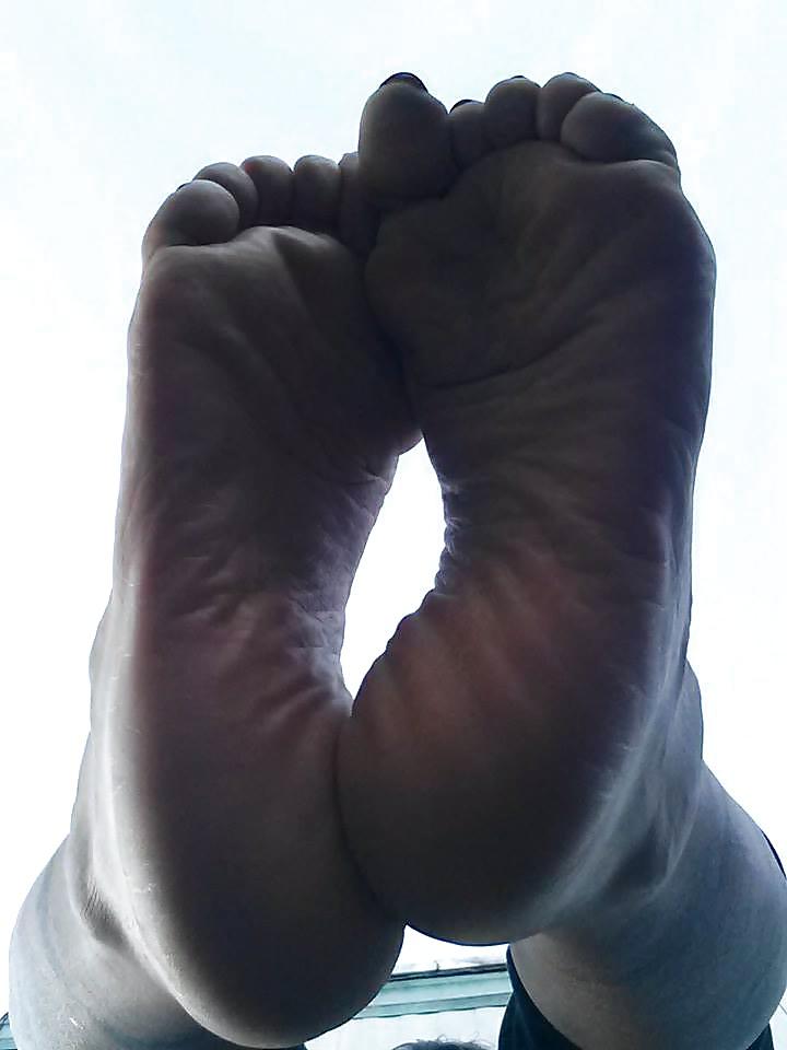 25P Mature feet from FB