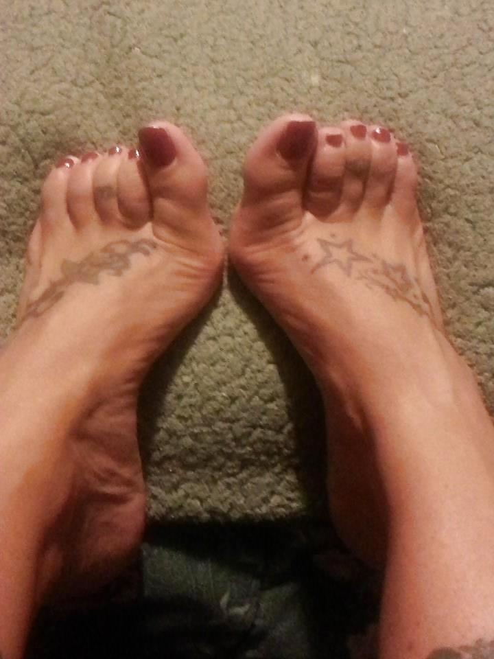 25P Mature feet from FB
