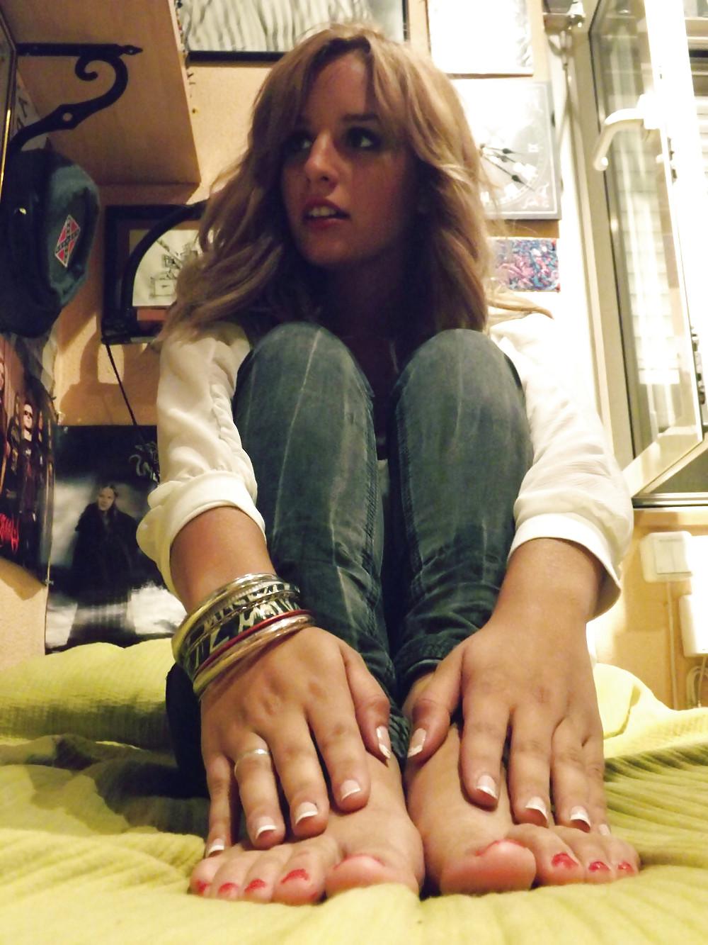 14P Sexy girls with sexy feet #1