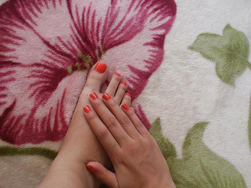 25P Persian hot feet