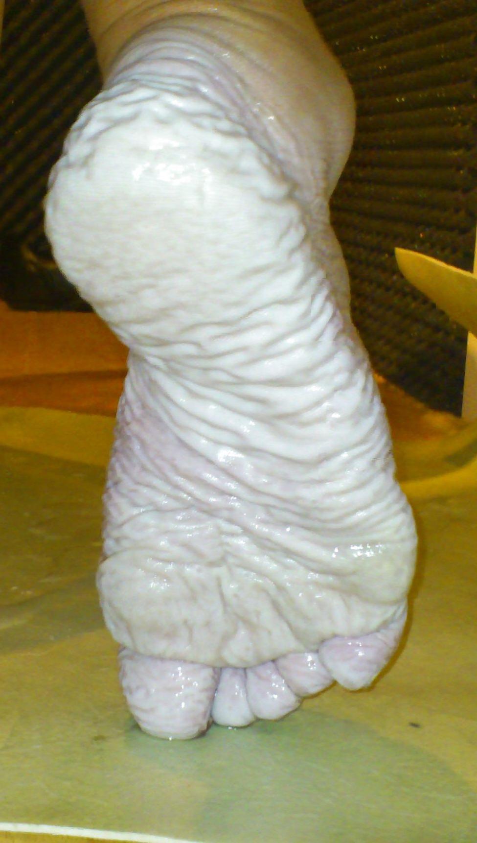 25P Bianca's wet feet