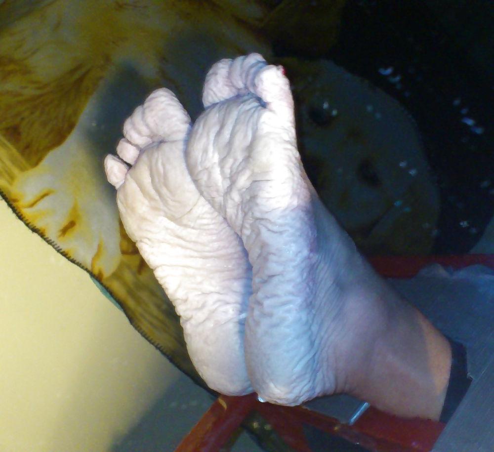 25P Bianca's wet feet