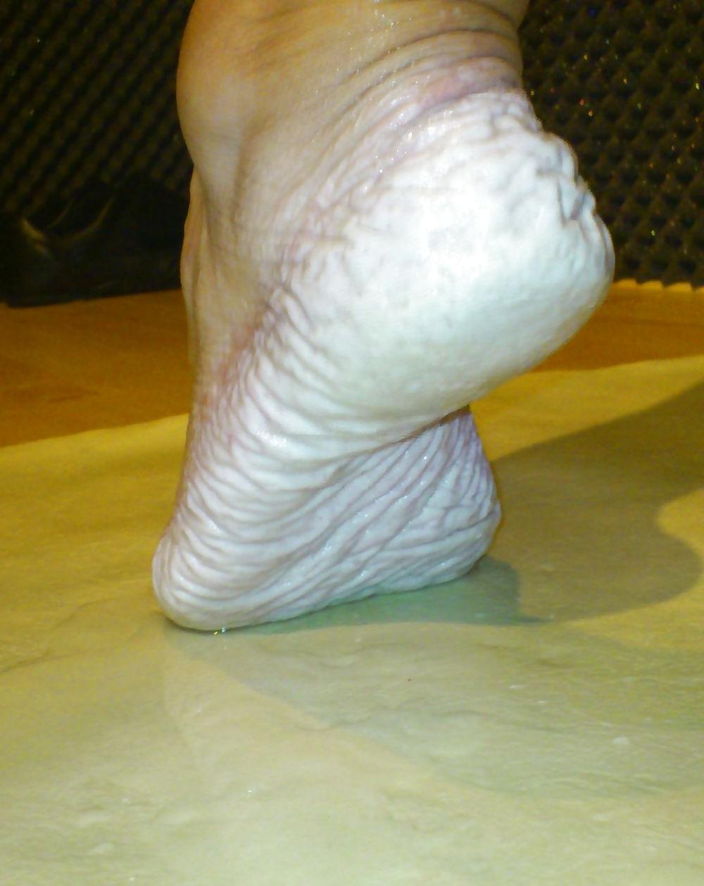 25P Bianca's wet feet