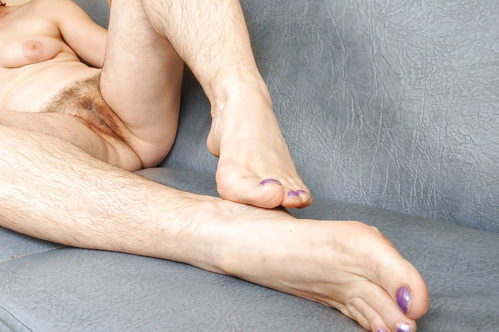 25P Mature hairy feet