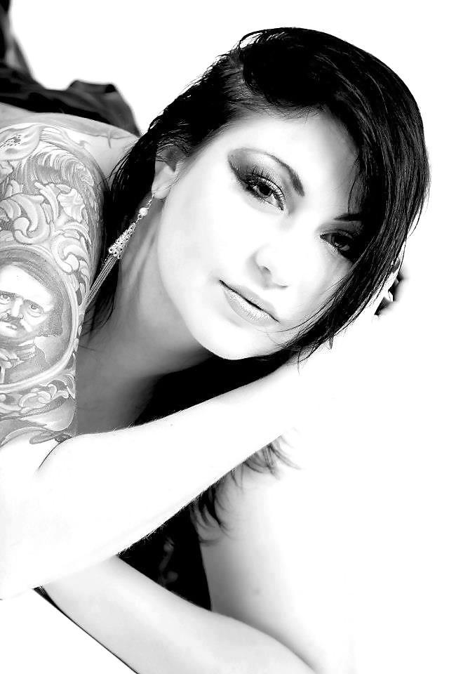 25P Tattoo models (female) 18.1